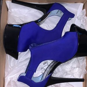 Royal Blue Zip Front Baby Phat Heels, size 7